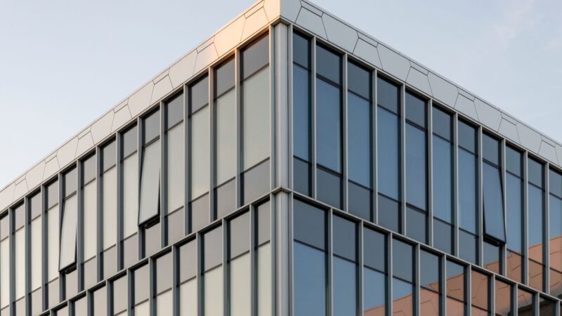 Paslaugų centrų banga Vilniuje ir Kaune: kaip atlyginimai ir karjeros galimybės keičia darbo rinką