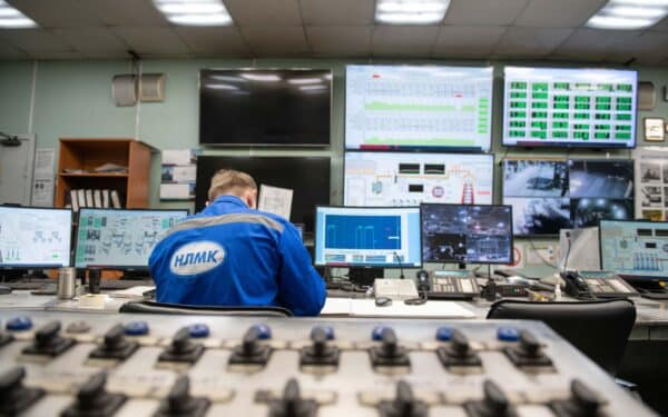 Pramonės įmonės atsigręžia į dirbtinį intelektą: kaip DI planavimas keičia gamybos organizavimą ir rizikas