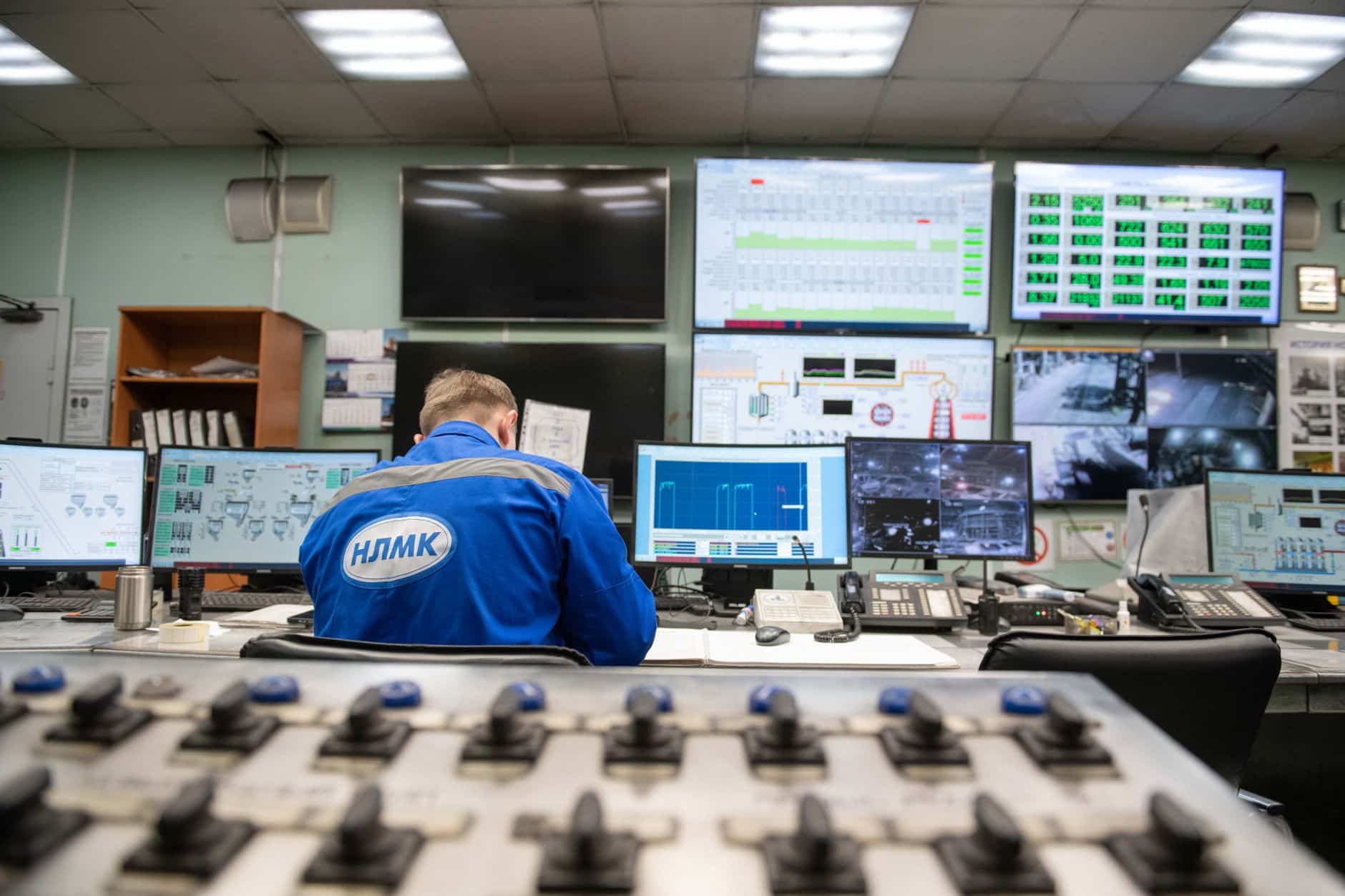 Pramonės įmonės atsigręžia į dirbtinį intelektą: kaip DI planavimas keičia gamybos organizavimą ir rizikas