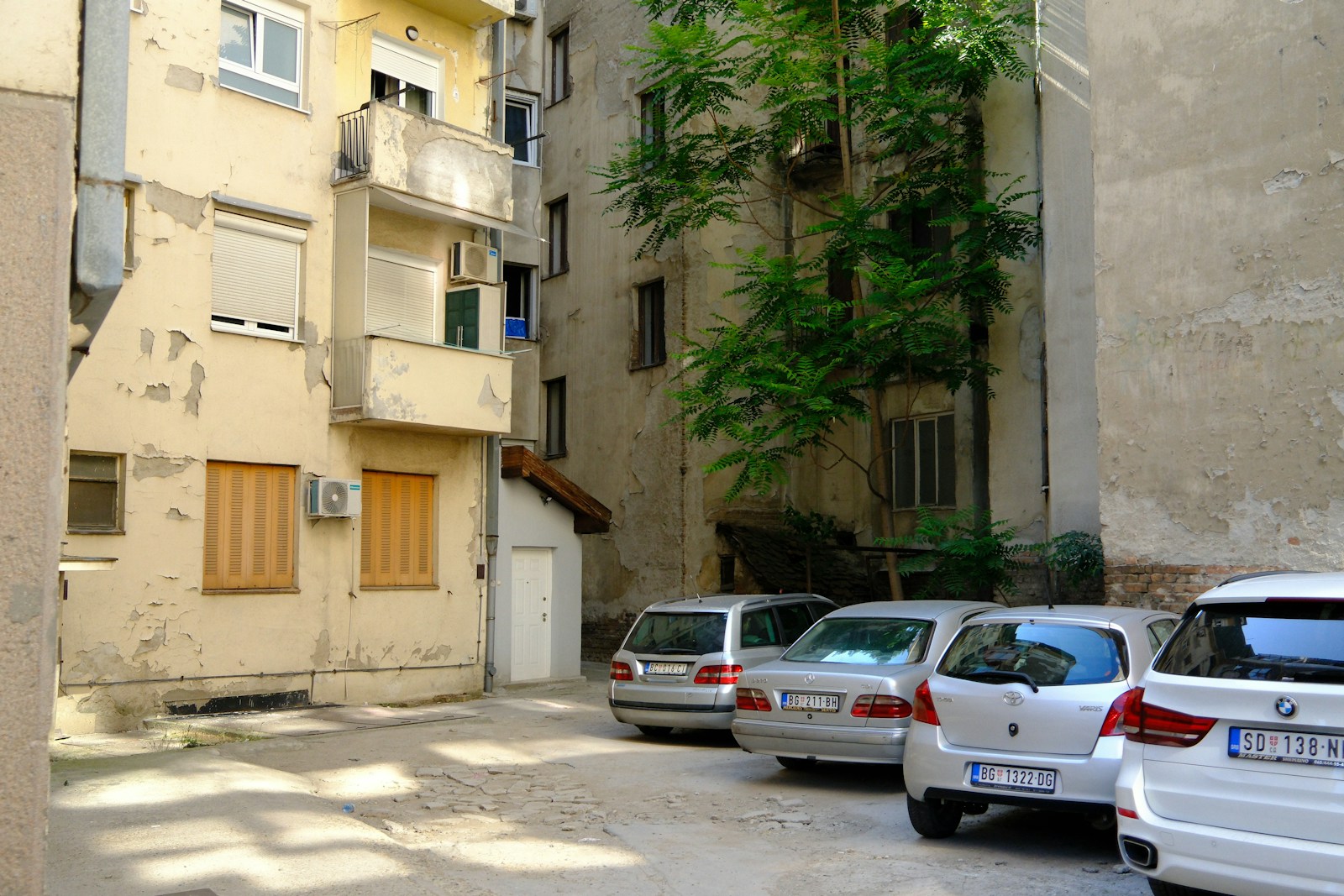 Senos statybos butai ir garažai kaip investicija: kada verta pirkti ir į ką pirmiausia atkreipti dėmesį