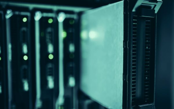 Technologijų startuoliai skaičiuoja kaštus: kaip debesijos sąskaitos verčia peržiūrėti verslo modelius