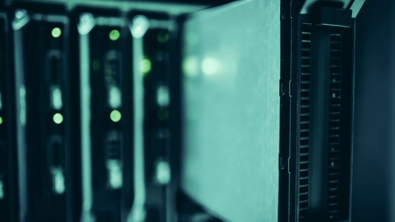 Technologijų startuoliai skaičiuoja kaštus: kaip debesijos sąskaitos verčia peržiūrėti verslo modelius