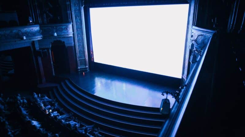 Vakaras improvizacijos teatre: kaip žiūrojoje patirti tikrą atokvėpį ir drąsiau pažvelgti į kasdienybę