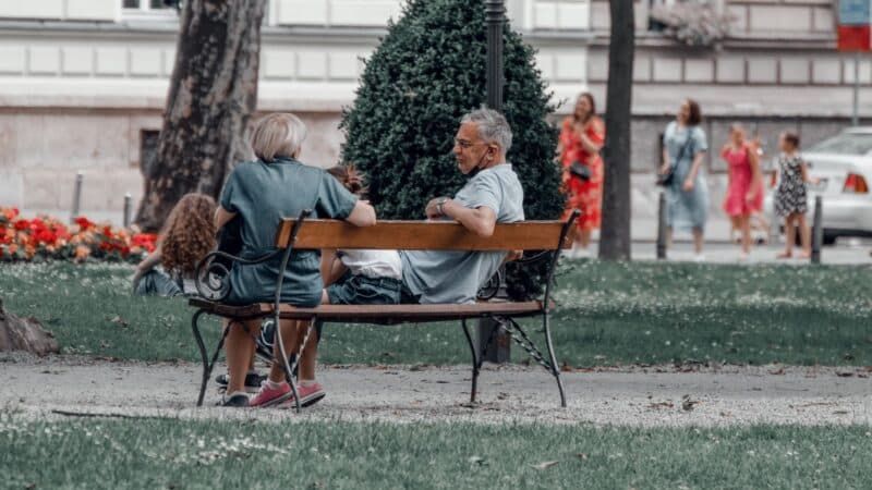 Vakaras parke be telefono: kaip atgaivinti vasaros laisvalaikį mieste ir iš tiesų pailsėti