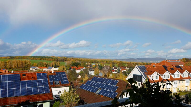 Vietos energijos bendrijos Lietuvoje: kaip kaimynų kooperacija gali sumažinti išlaidas ir stiprinti energetinį saugumą