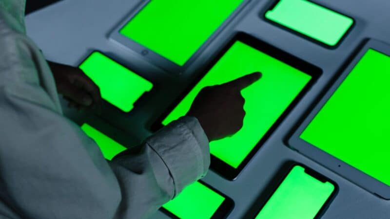 Elektroniniai parašai programėlėse: kaip mobilios tapatybės sprendimai keičia sutartis ir kasdienius reikalus