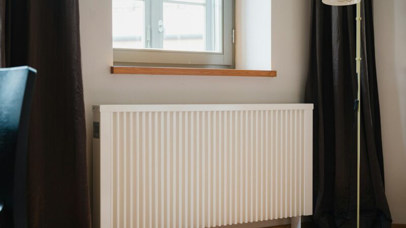 Elektros ir šildymo sąskaitos artėjant žiemai: kaip namų ūkiai gali suvaldyti išlaidas be brangių investicijų