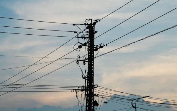 Elektros rinkos liberalizavimas įgauna pagreitį: ką turi žinoti namų ūkiai ir smulkus verslas