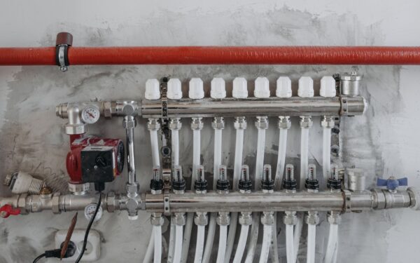 Grindinio šildymo renesansas daugiabučiuose: ką turi žinoti planuojant naują sistemą ar renovaciją