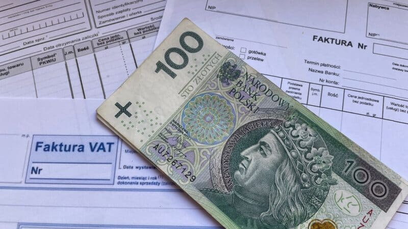 Ilgai keliaujančios sąskaitos ir vėluojantys mokėjimai: kaip pirkimų ir finansų sutvarkymas mažina verslo riziką