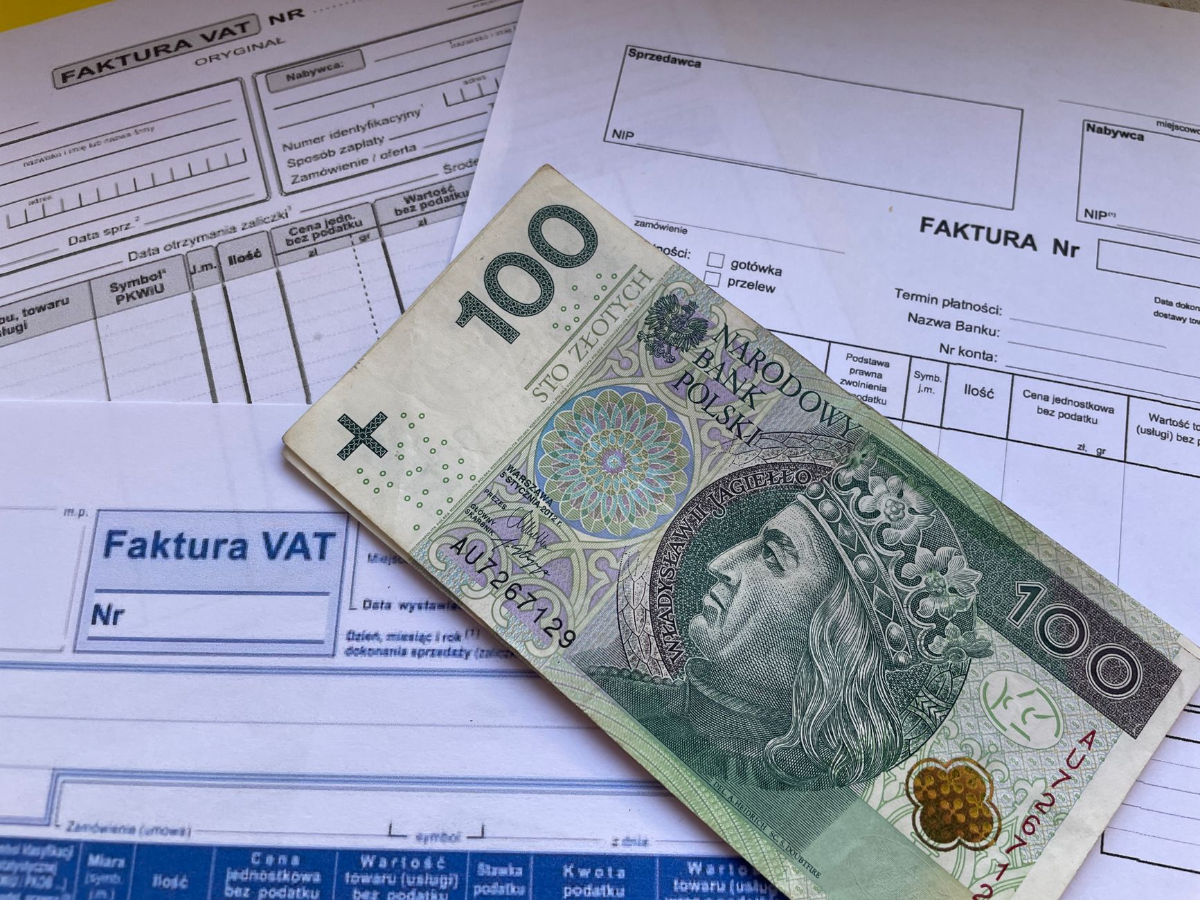 Ilgai keliaujančios sąskaitos ir vėluojantys mokėjimai: kaip pirkimų ir finansų sutvarkymas mažina verslo riziką