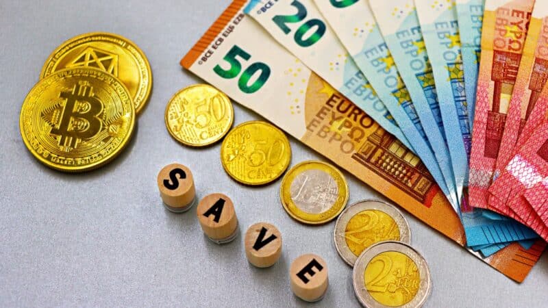 Indėliai ar vėl traukti pinigus iš sąskaitos: kaip elgtis, kai palūkanos lėtai krinta