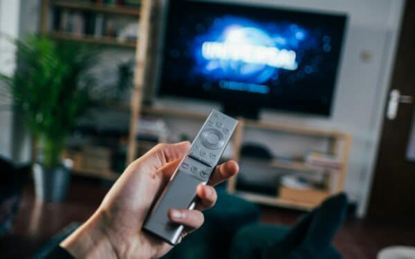 Išmanūs televizoriai jau seniai nebėra tik ekranai: kokius nustatymus verta peržiūrėti kiekvienam