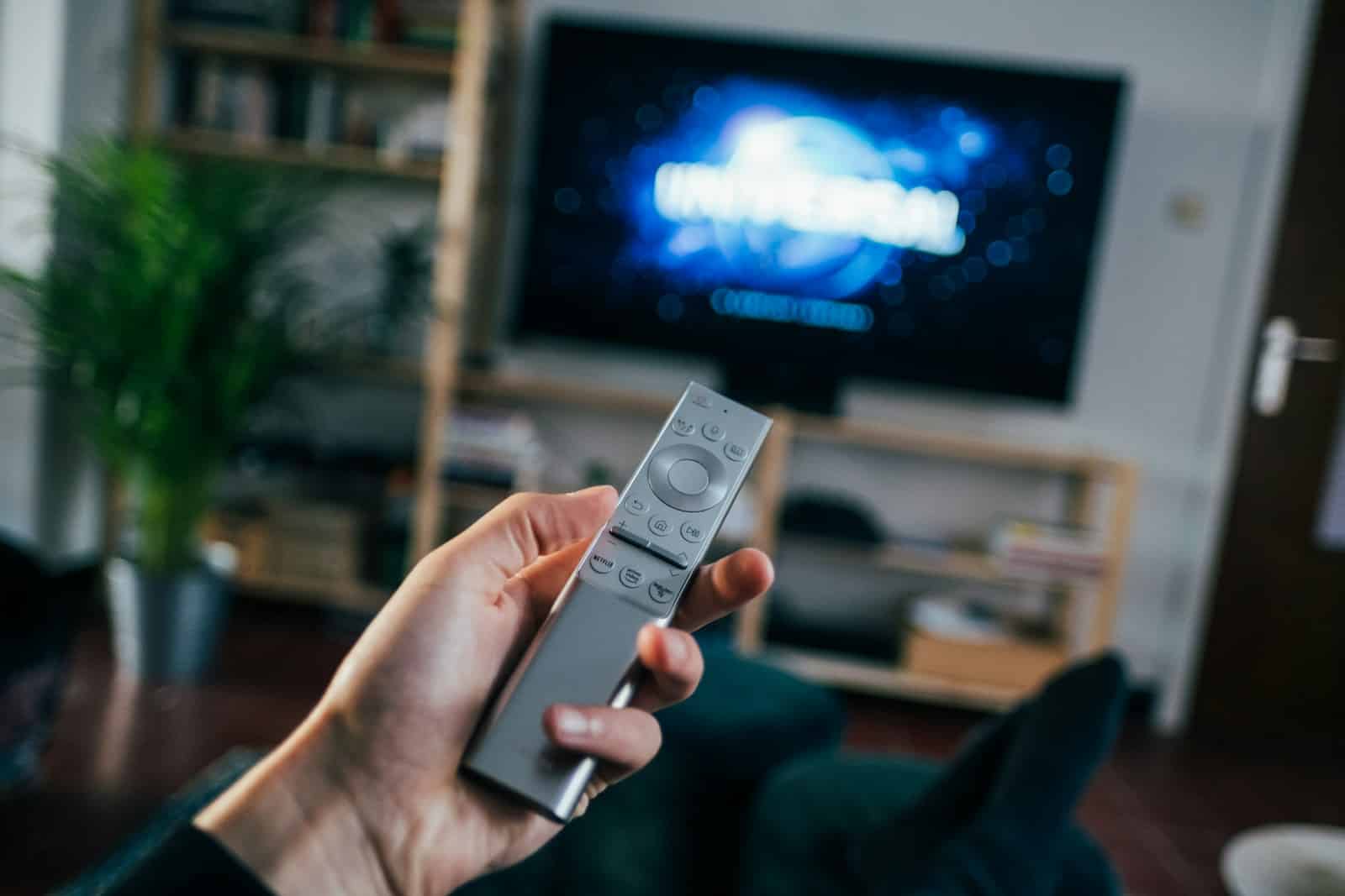 Išmanūs televizoriai jau seniai nebėra tik ekranai: kokius nustatymus verta peržiūrėti kiekvienam