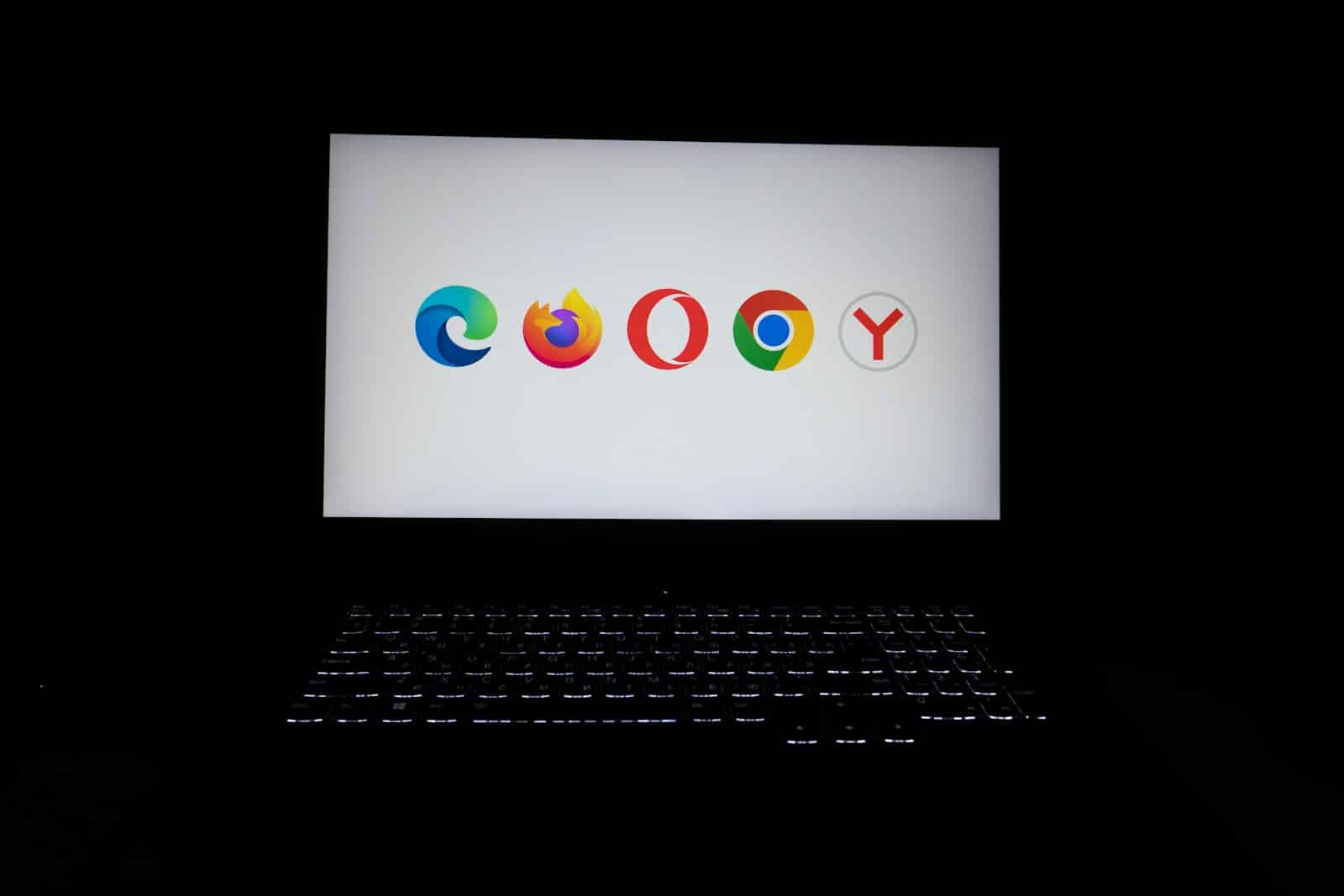 Ką naršyklė slepia apie jus: kokius pėdsakus paliekate internete ir kaip juos sumažinti
