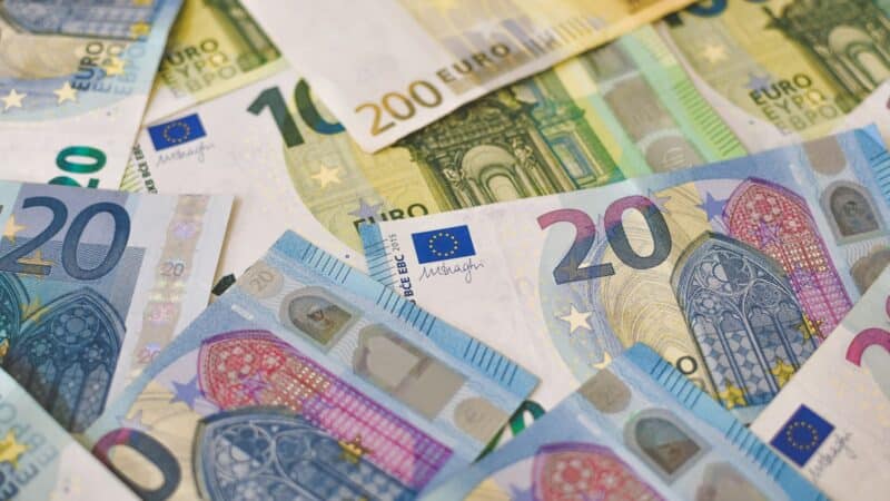 Ką reiškia palūkanų normų pokyčiai: kaip kinta paskolų ir kasdienių finansų kaina Lietuvoje