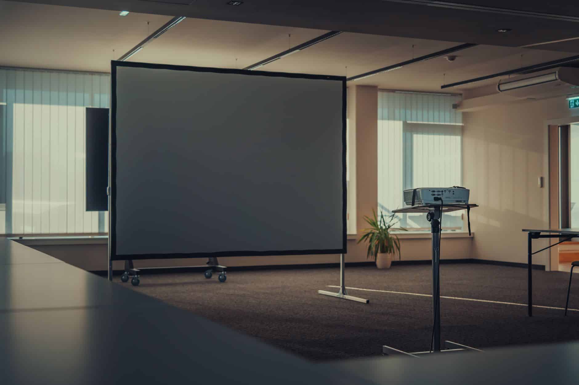 Kaip įmonės derasi dėl nuomos biurams po nuotolinio darbo bangos: ko prašo nuomininkai ir ką siūlo savininkai