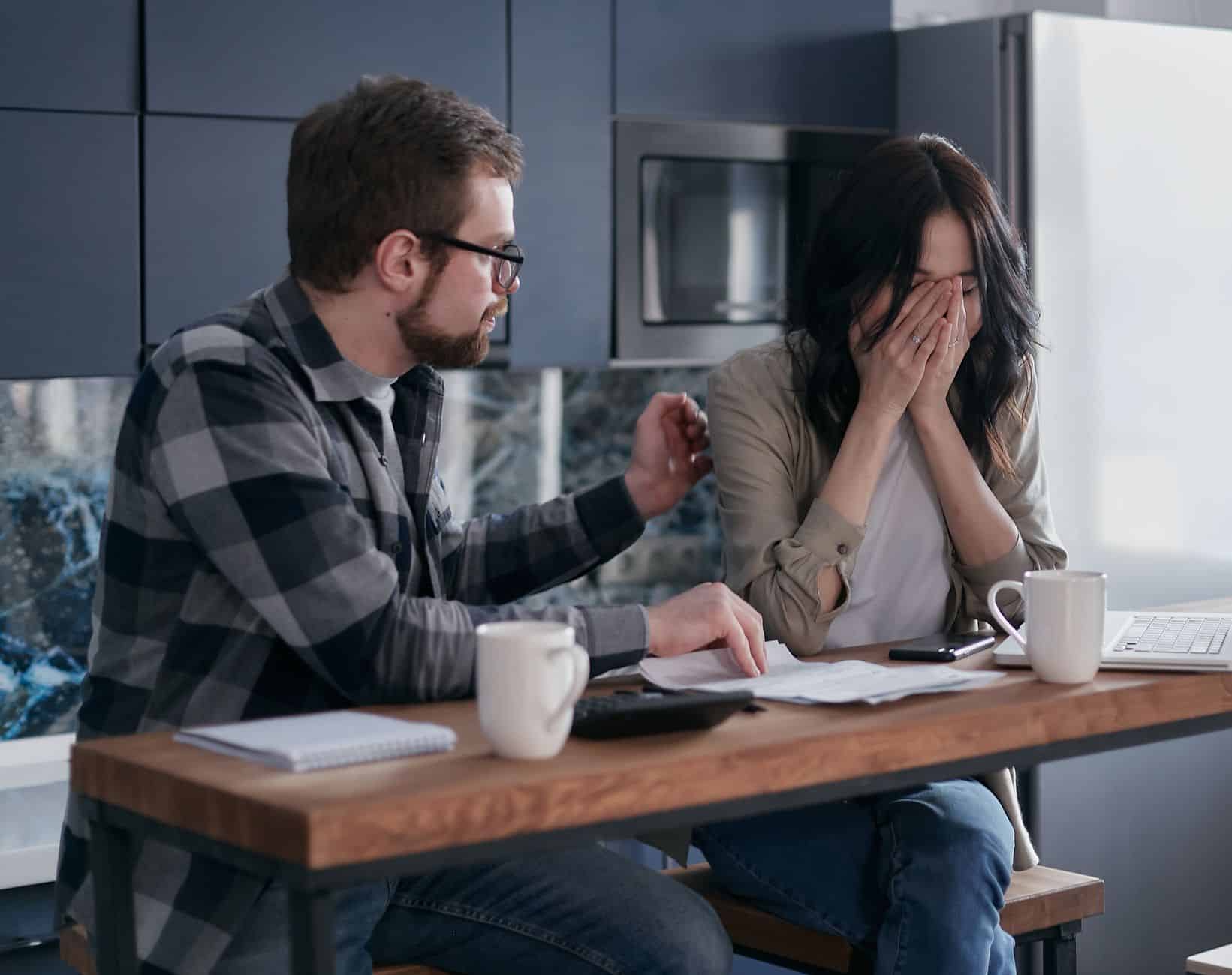 Kaip pasiruošti pajamų sumažėjimui: praktinis finansinis planas tiems, kurie gyvena nuo atlyginimo iki atlyginimo