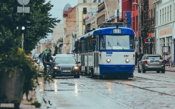 Kaip renkantis būsto vietą įsivertinti kasdienes išlaidas: viešasis transportas, automobilių išlaikymas ir paslėpti kaštai