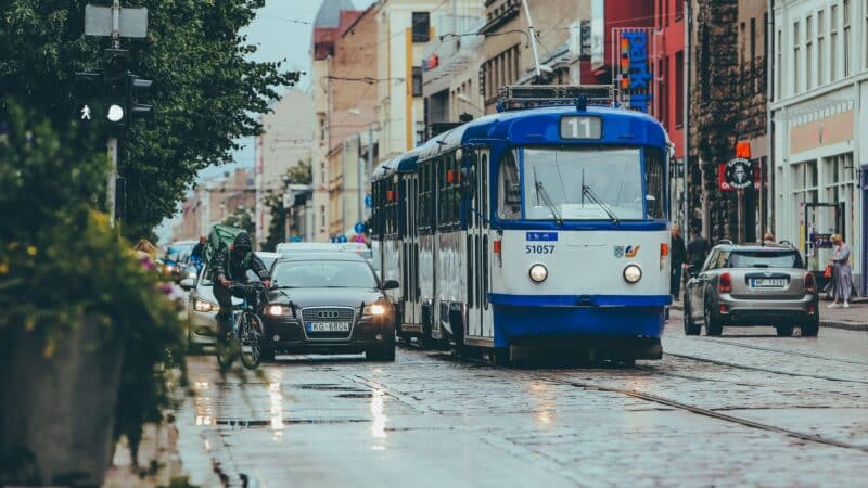 Kaip renkantis būsto vietą įsivertinti kasdienes išlaidas: viešasis transportas, automobilių išlaikymas ir paslėpti kaštai