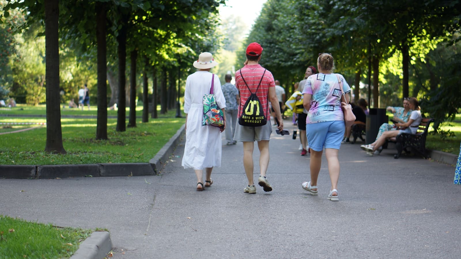 Lietuviškas žygių su šiaurietiškomis lazdomis bumas: kaip pradėti, nepersistengti ir iš tiesų pailsėti