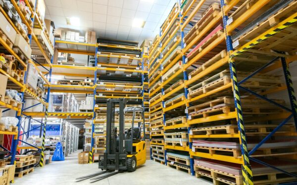Lietuvių logistikos ir gamybos partnerystės: kaip bendri sandėliai padeda valdyti kaštus ir plėsti veiklą