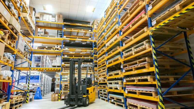 Lietuvių logistikos ir gamybos partnerystės: kaip bendri sandėliai padeda valdyti kaštus ir plėsti veiklą