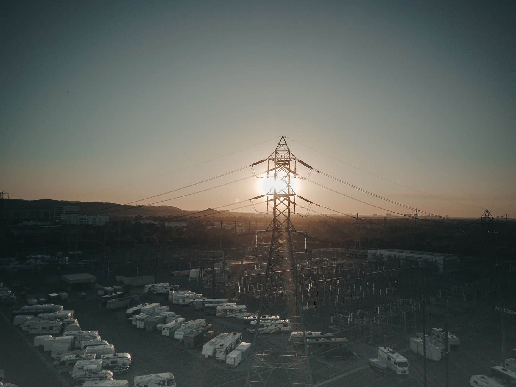 Lietuvos energijos kaupimo revoliucija: kaip dideli baterijų parkai keis kainodarą ir patikimumą
