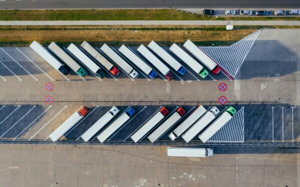Lietuvos logistikos įmonė išbando darbuotojų pelno dalybų modelį: kokią naudą mato vadovai ir vairuotojai