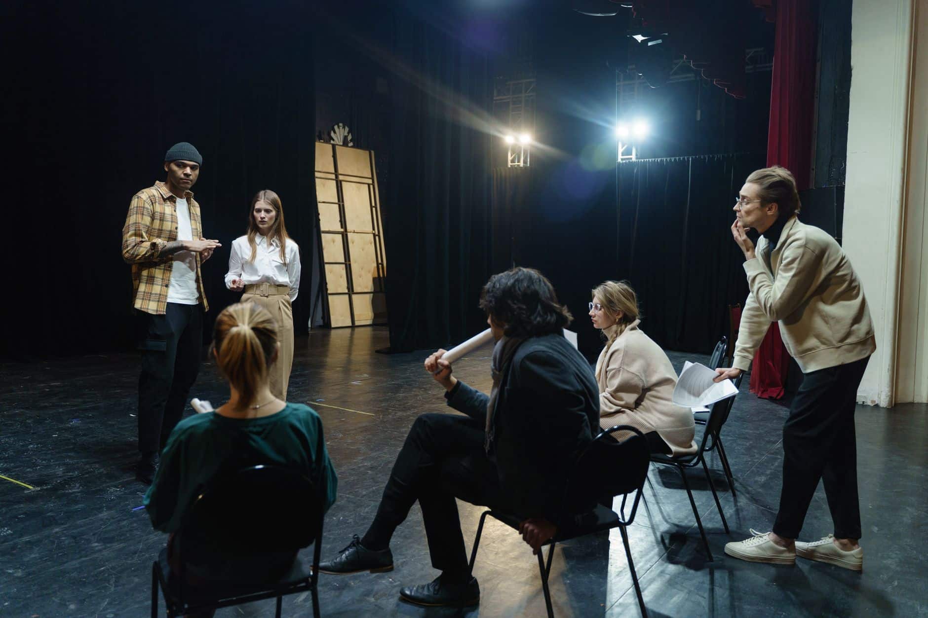 Mėgėjiškos teatro dirbtuvės suaugusiems: kaip drąsiau reikštis, praplėsti ratą ir pabėgti nuo rutinos