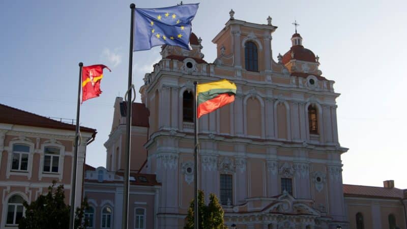 Ministerijų sujungimo idėjos grįžta į darbotvarkę: ką reikštų didesnė Vyriausybės pertvarka Lietuvoje