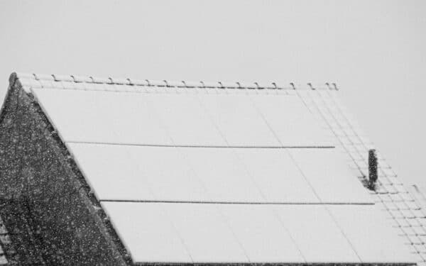 Namai su saulės elektrinėmis ir šilumos siurbliais: kaip tokie sprendimai atsiperka ir ką būtina įvertinti