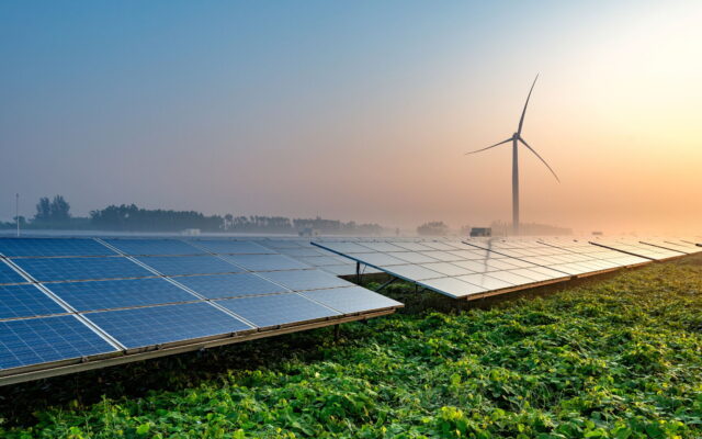 Skuodo rajone „European Energy“ vysto hibridinį vėjo, saulės ir energijos kaupiklių parką