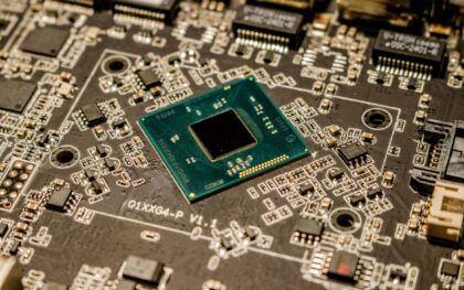 „Nvidia“ lustai brangs: paklausa tokia milžiniška, kad kitų metų gamyba jau beveik išgraibstyta