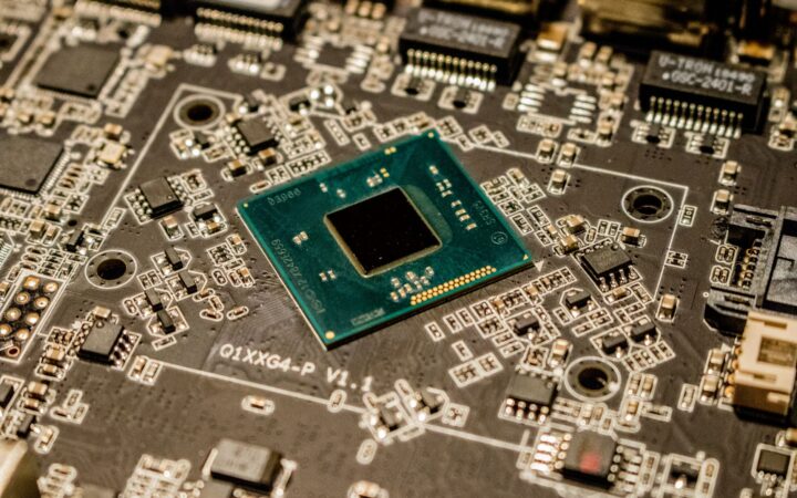 „Nvidia“ lustai brangs: paklausa tokia milžiniška, kad kitų metų gamyba jau beveik išgraibstyta