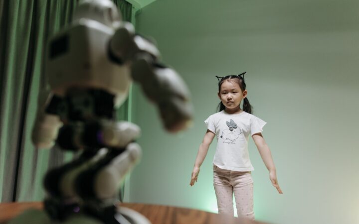 Kinija pristatė robotą, kuris žada besąlygišką meilę: žmogų lydėtų nuo gimimo iki mirties