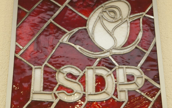 Trys kuro kvitai per tris minutes: prokuroras teisme prispaudė socdemų sekretorių