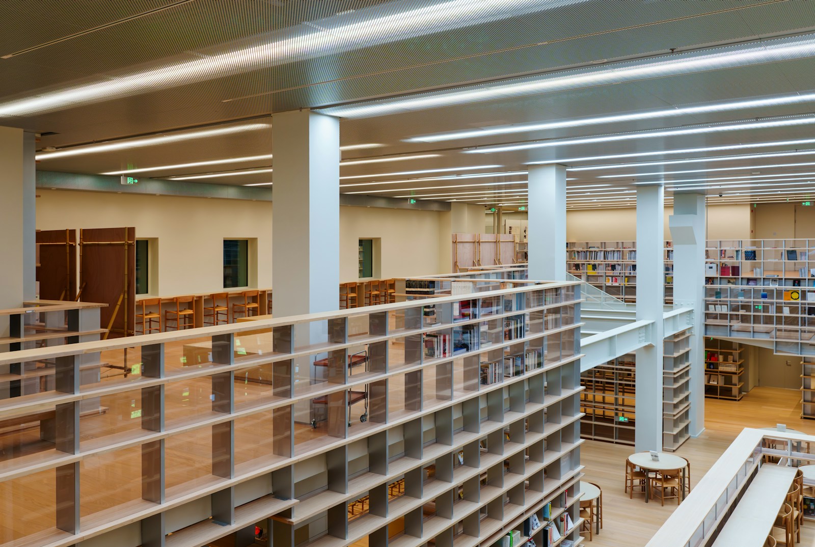 Pusdienis miesto bibliotekoje: šiuolaikiškos erdvės, nemokamos veiklos ir idėjos ramiam poilsiui