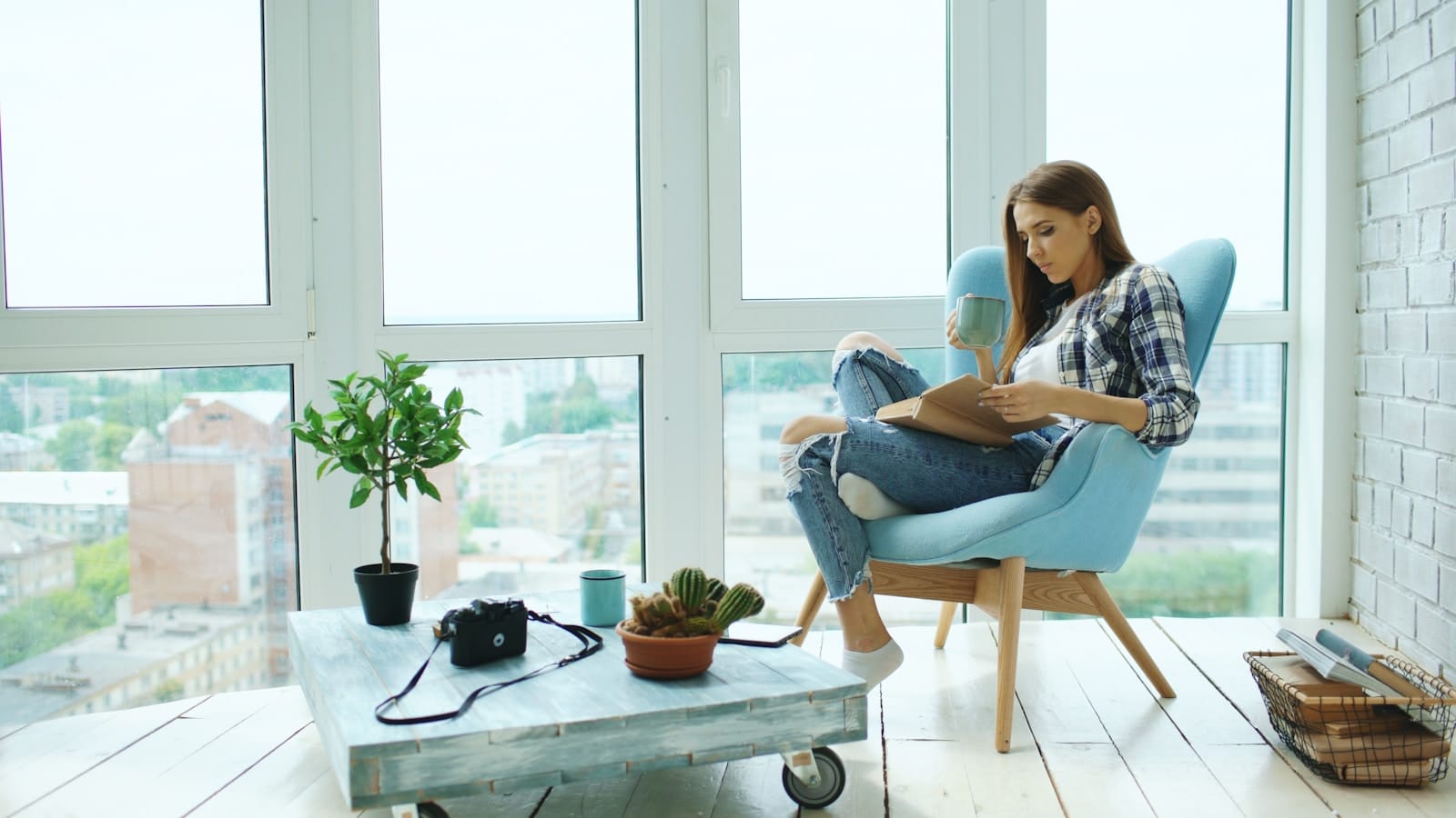 Ramus savaitgalis su knyga ne tik introvertams: kaip iš skaitymo laiko išspausti daugiau malonumo