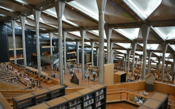 Ramybės oazės mieste: kaip išnaudoti viešąsias bibliotekas ne tik knygoms, bet ir kokybiškam laikui sau