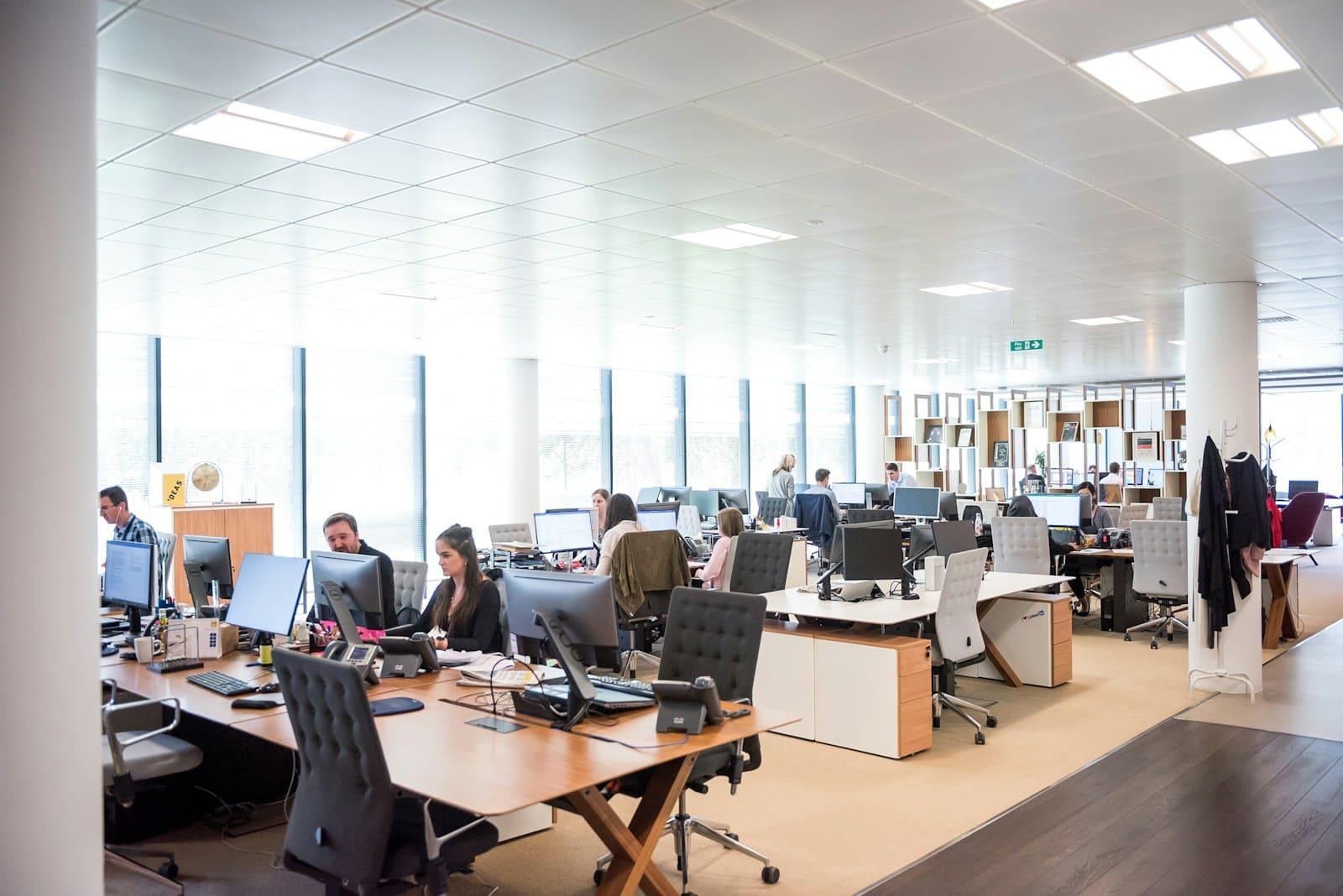 Regioninis kontaktų centras ar skaitmeninis aptarnavimas: kaip paslaugų verslai sprendžia, kur investuoti
