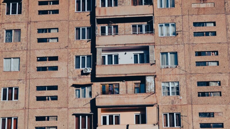 Senos statybos būstas kaip galimybė: kokius kompromisus daro pirkėjai ir kaip pasiruošti tokiai investicijai