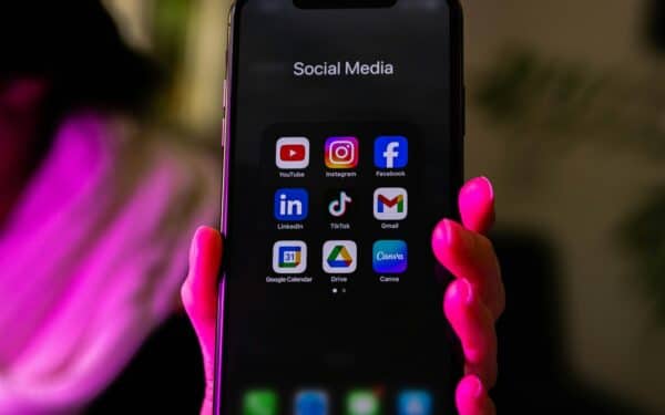 Socialinių tinklų privatumas be iliuzijų: ką šiandien iš tikrųjų galite kontroliuoti ir ką verta išjungti