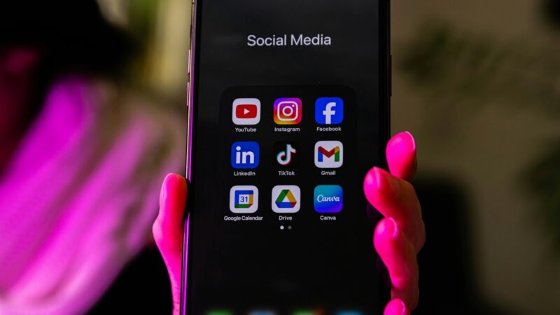 Socialinių tinklų privatumas be iliuzijų: ką šiandien iš tikrųjų galite kontroliuoti ir ką verta išjungti