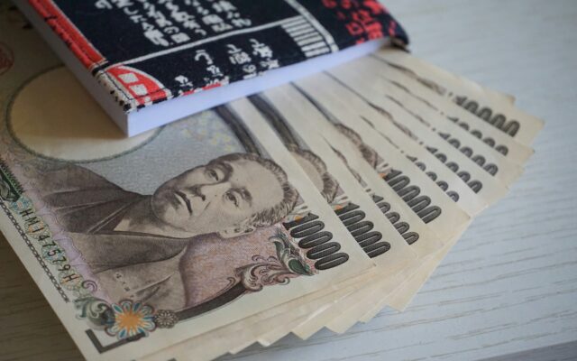 Japonija gali supurtyti pasaulio finansų rinkas: investuotojai stebi vieną pavojingą signalą