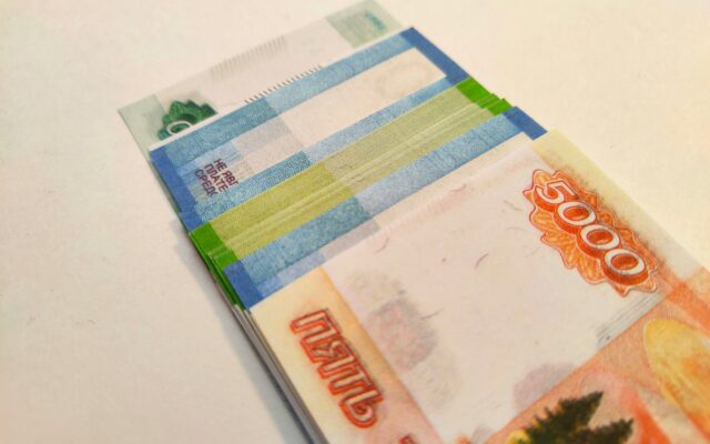 Kremliui skamba pavojaus varpai: Gyventojai masiškai traukia lėšas iš bankų