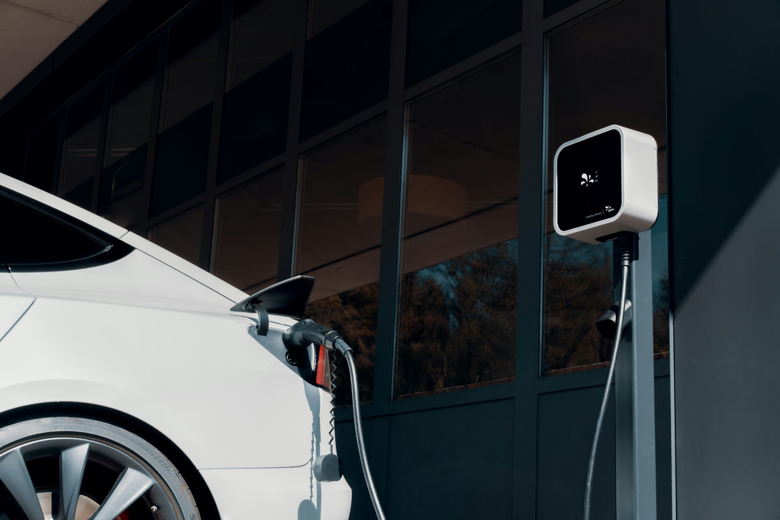 Elektromobilio baterija. Unsplash nuotr