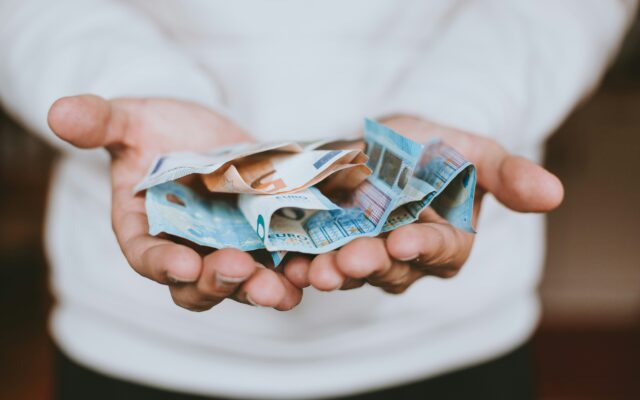 Ekonomika auga, bet ne visiems: nauji skaičiai atskleidė vis gilesnę prarają