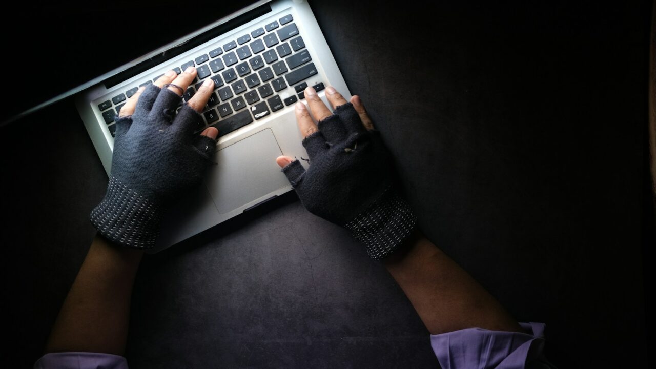 Tyrimas: 4 iš 10 vaikų jau susidūrė su sukčiais ir pavojingu turiniu internete