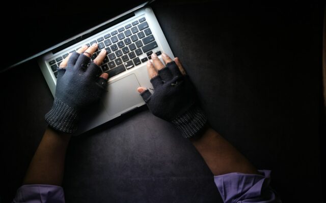 Tyrimas: 4 iš 10 vaikų jau susidūrė su sukčiais ir pavojingu turiniu internete
